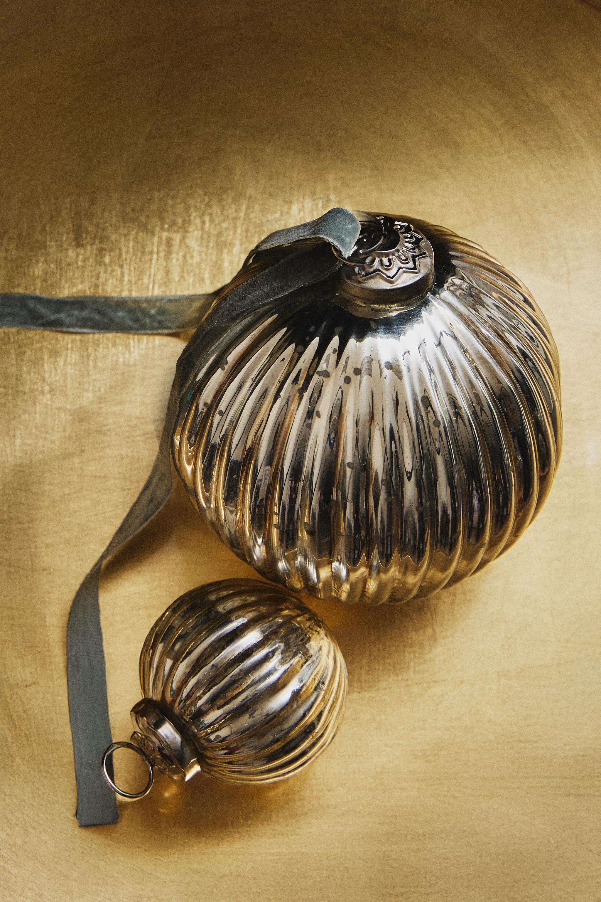 STRIPED BALL CHRISTMAS TREE ORNAMENT